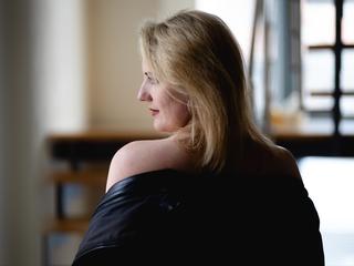 Alter: 38 / Waage - Alter: 177 / schlank - Geschlecht: weiblich - Ausrichtung: bisexuell - Haare: blond / mittellang - Piercing: keins - bewebmaster-Alter: B - Hautfarbe: weiss - Augen: grün - Rasur: vollrasiert